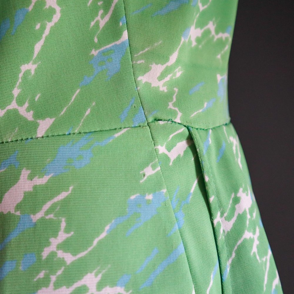 40's/50's Green Nylon Shirt Dress - image 8